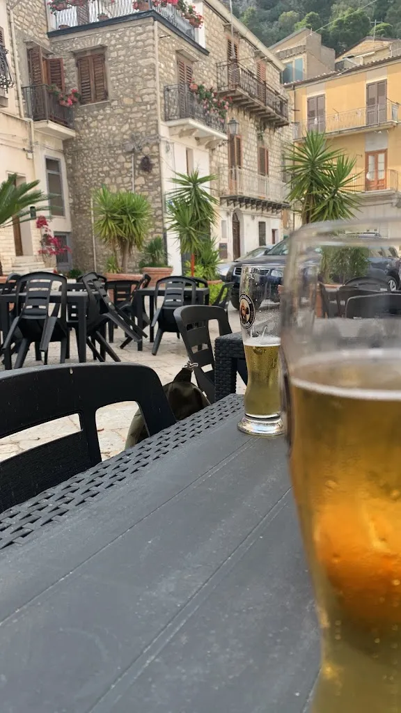 Micah Jayne_Bar Della Piazza_Castronuovo di Sicilia_review