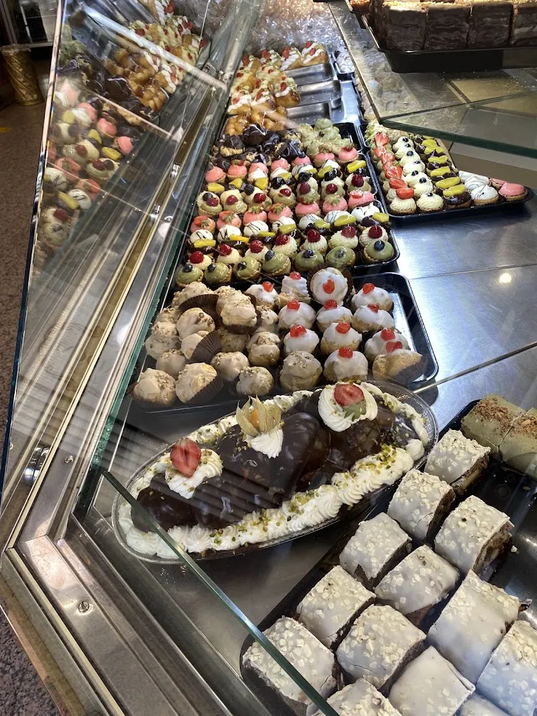 Ciara Morrison-Reilly_Daidone 1945 Bar Pasticceria e Ristorante_Catenanuova_review