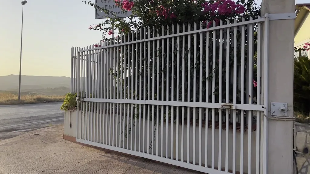 Monique Fernandez_Pizzeria Galassia Fast Food_Catenanuova_recensione