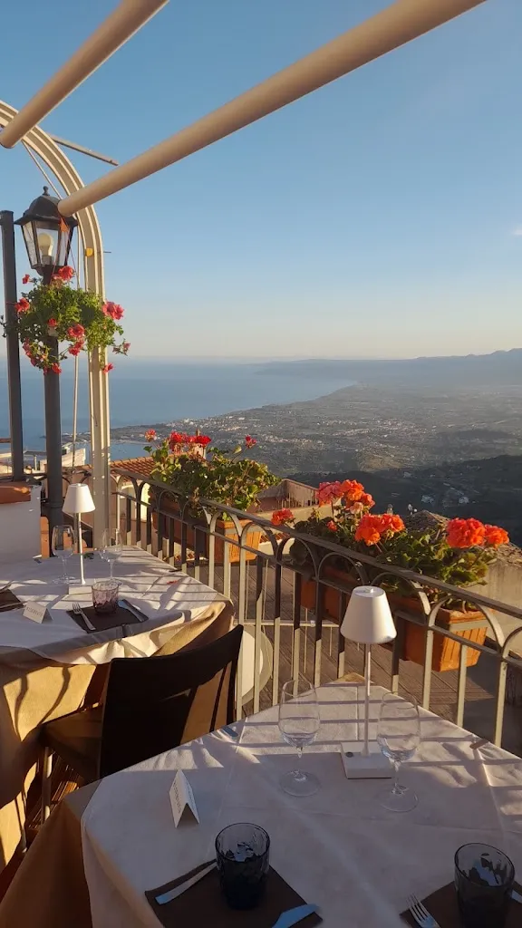 La Taverna Dell'Etna_Castelmola_slider_image_1