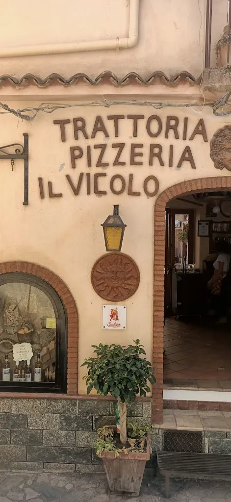 Nia, Lens Go_Trattoria Il Vicolo_Castelmola_recensione