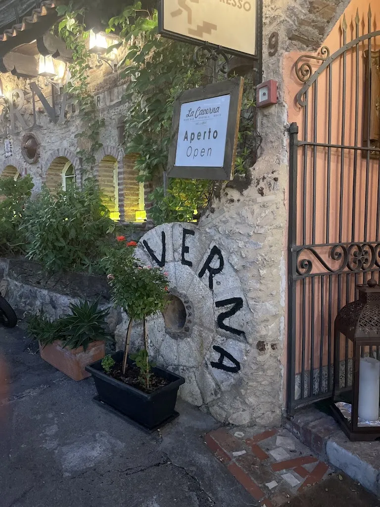 David_La Caverna Wine Bar_Castelmola_review