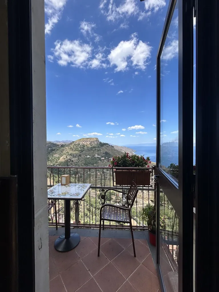 Cecelia Rose_Antico Caffè San Giorgio_Castelmola_review