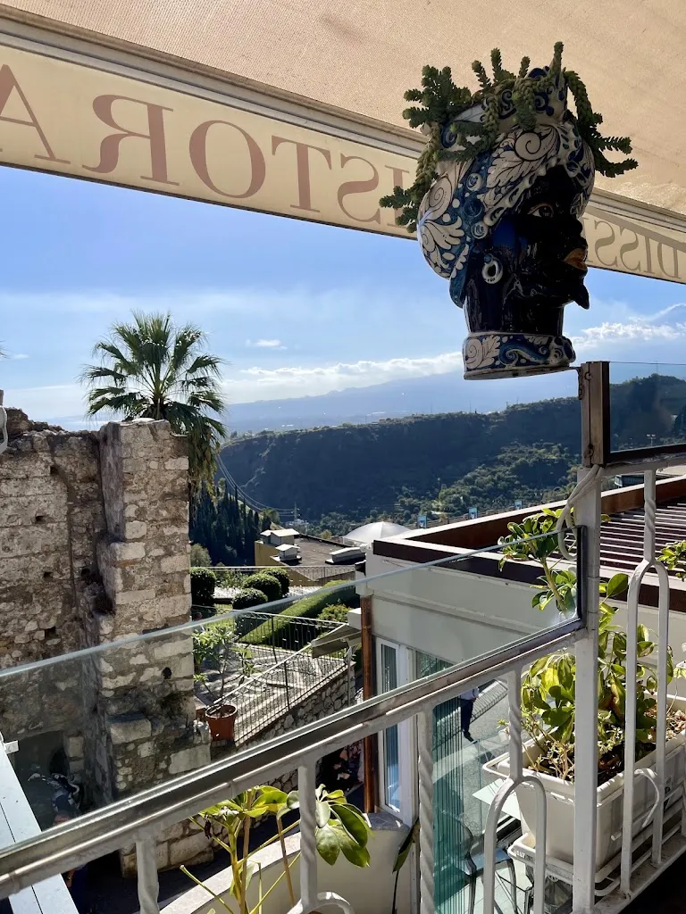 Junsiyuan Li_CutìLuDissi_Castelmola_review