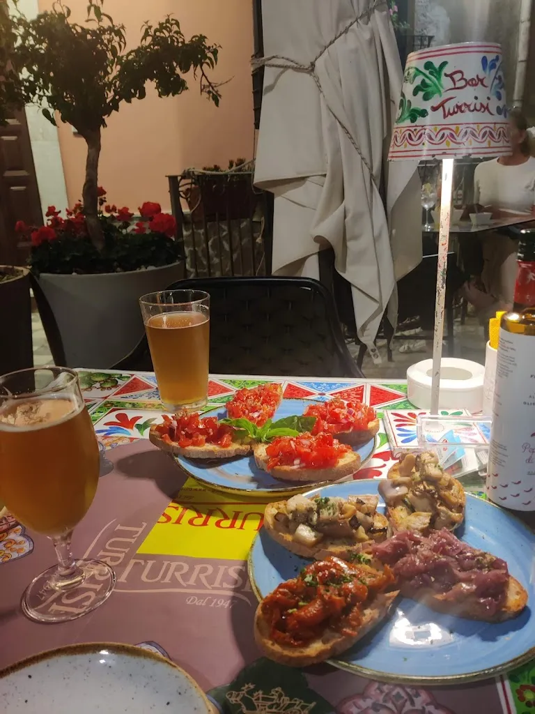 Martina Don Welathanthri_Pizzeria by Turrisi_Castelmola_review