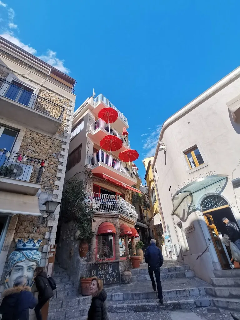 Alen Haki_Pizzeria by Turrisi_Castelmola_review