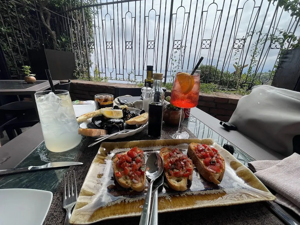 J. Sch._Terrasse zum Restaurant Relé_Castelmola_review