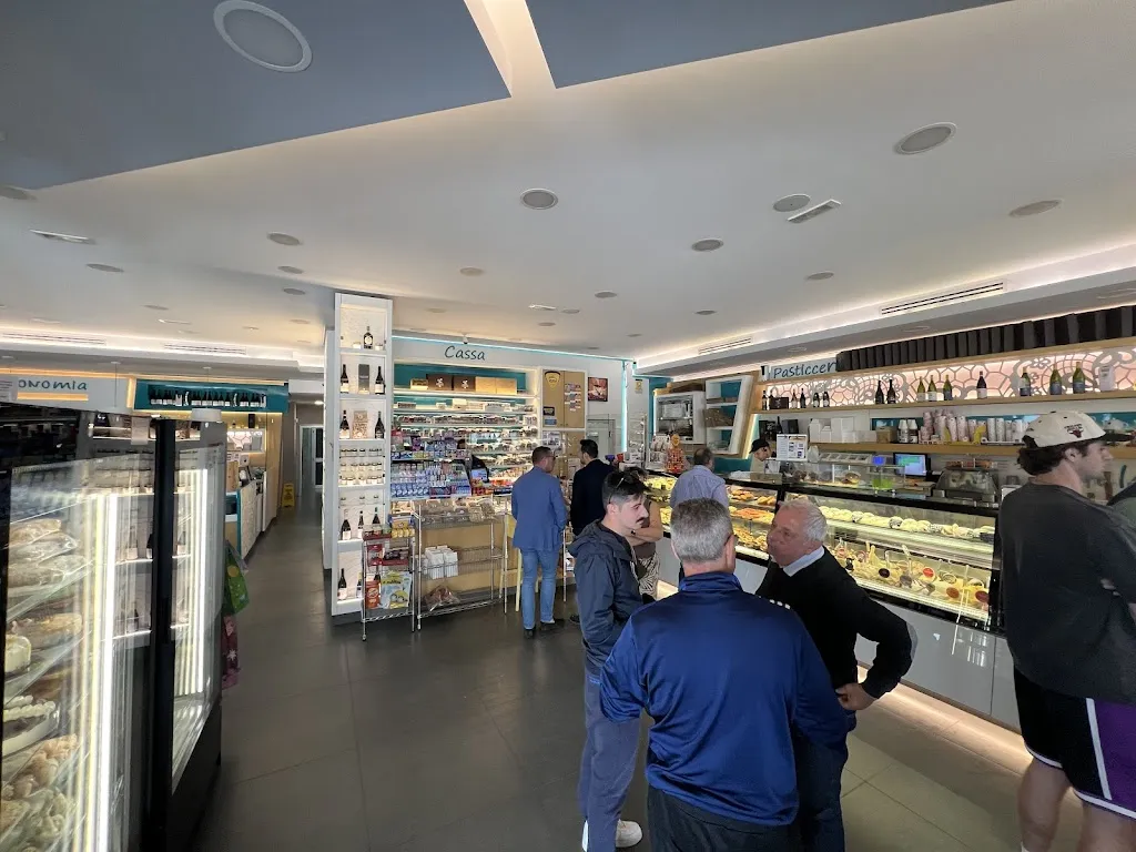 Xueyan D_Oasi Bar_Castelvetrano_review