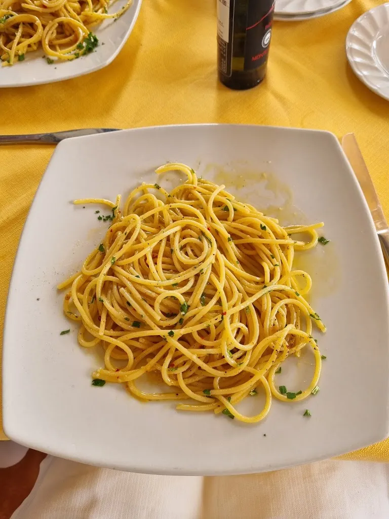 Elaine Gatt_Ristorante Pizzeria Capitano Uncino Giardini Naxos_Chianchitta-Trappitello_review