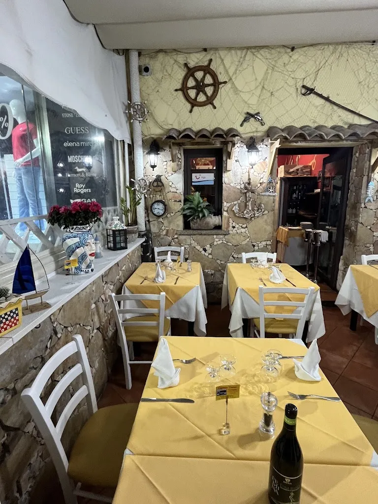 Ristorante Pizzeria Capitano Uncino Giardini Naxos restaurant in Chianchitta-Trappitello