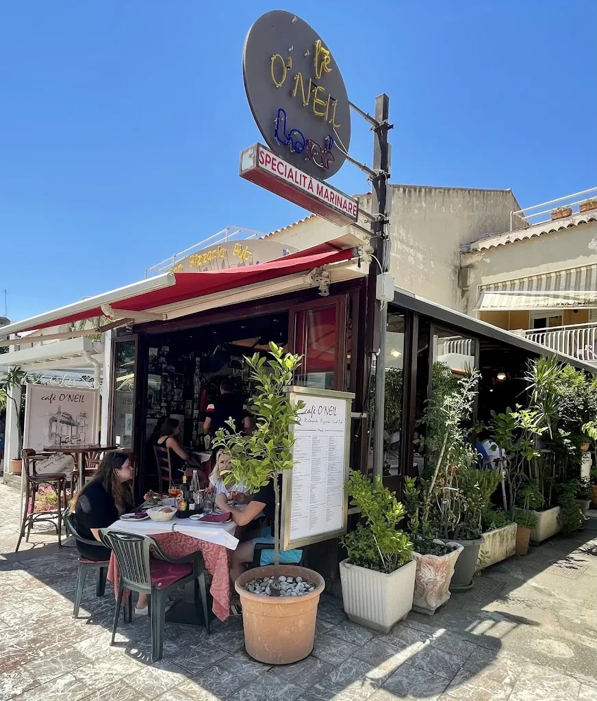 Café O'NEIL restaurant in Chianchitta-Pallio