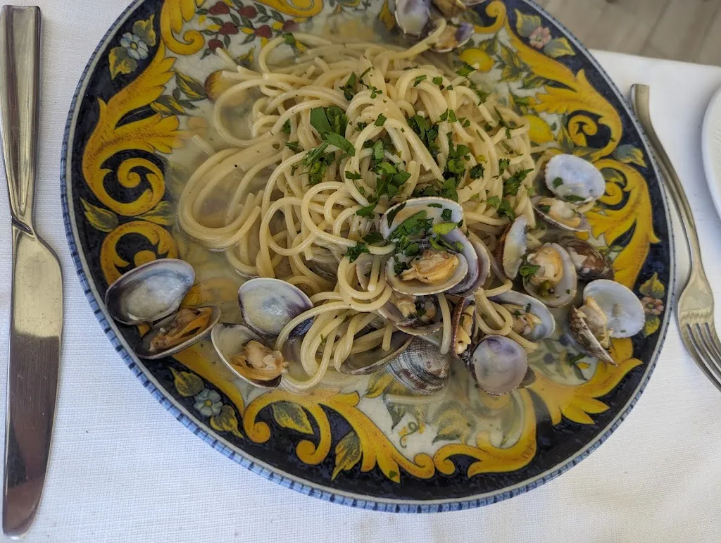 Benjamin Buckley_Sayonara Restaurant Pizzeria Naxos_Chianchitta-Pallio_review