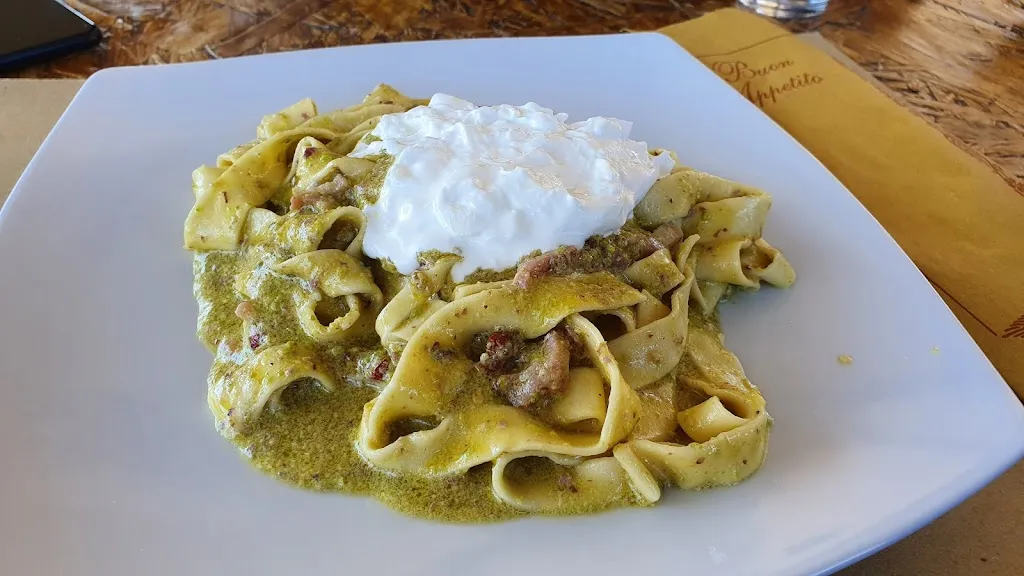 * “‪Burning_Ember‬” *_La Loggia_Chiaramonte Gulfi_review