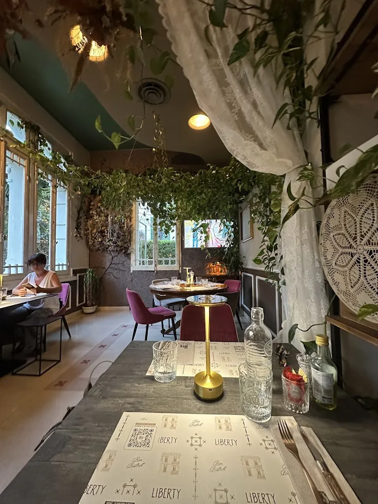 Chiara Aversente_Liberty bon bistrot_Casalbordino-Miracoli_review