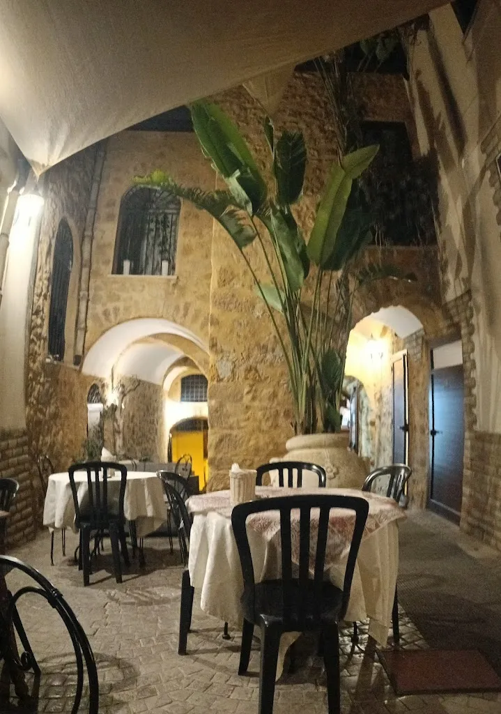 Cortile Halykos Di Giannone Andrea restaurant in Cianciana