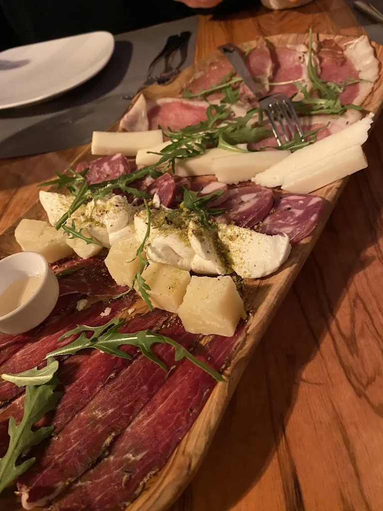 Adolfo Massaro_Ristorante Black Bull_Comitini_review