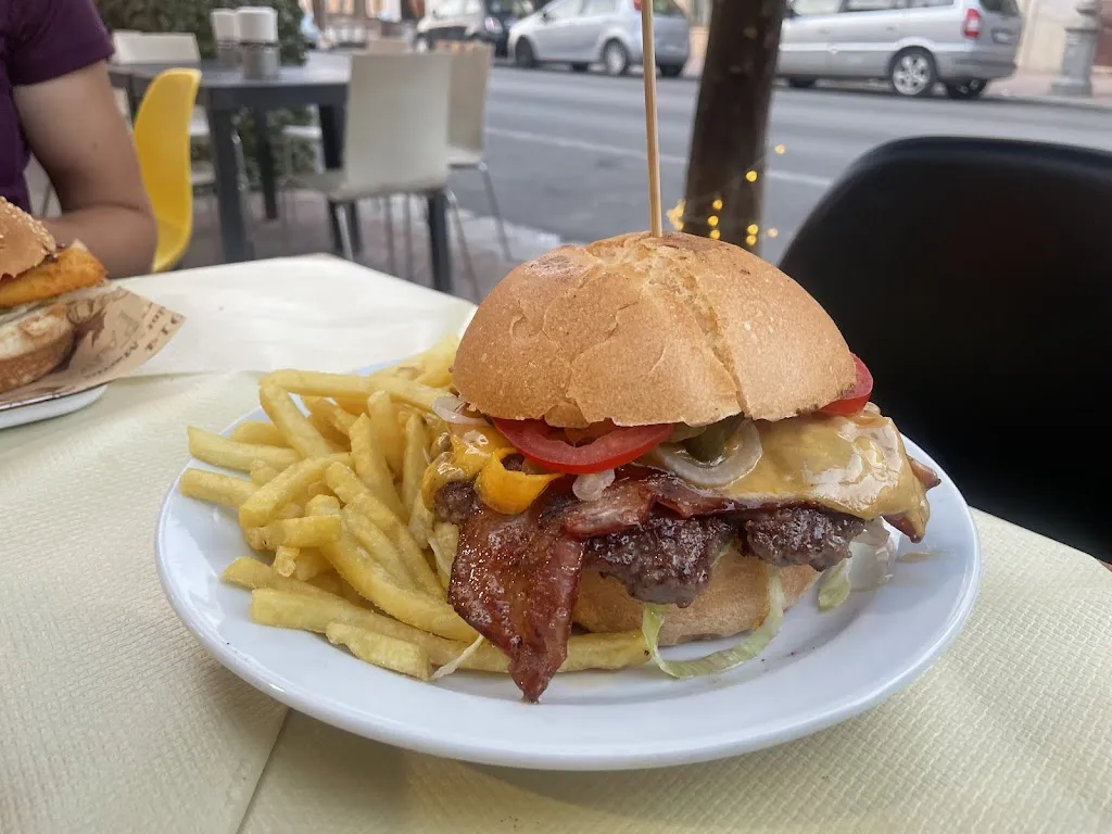 Aljaž Trbovšek_Imperial burger_Cinisi_review