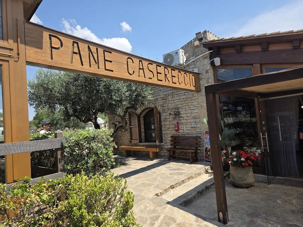 Il Forno a legna di Pellegrino P. restaurant in Custonaci