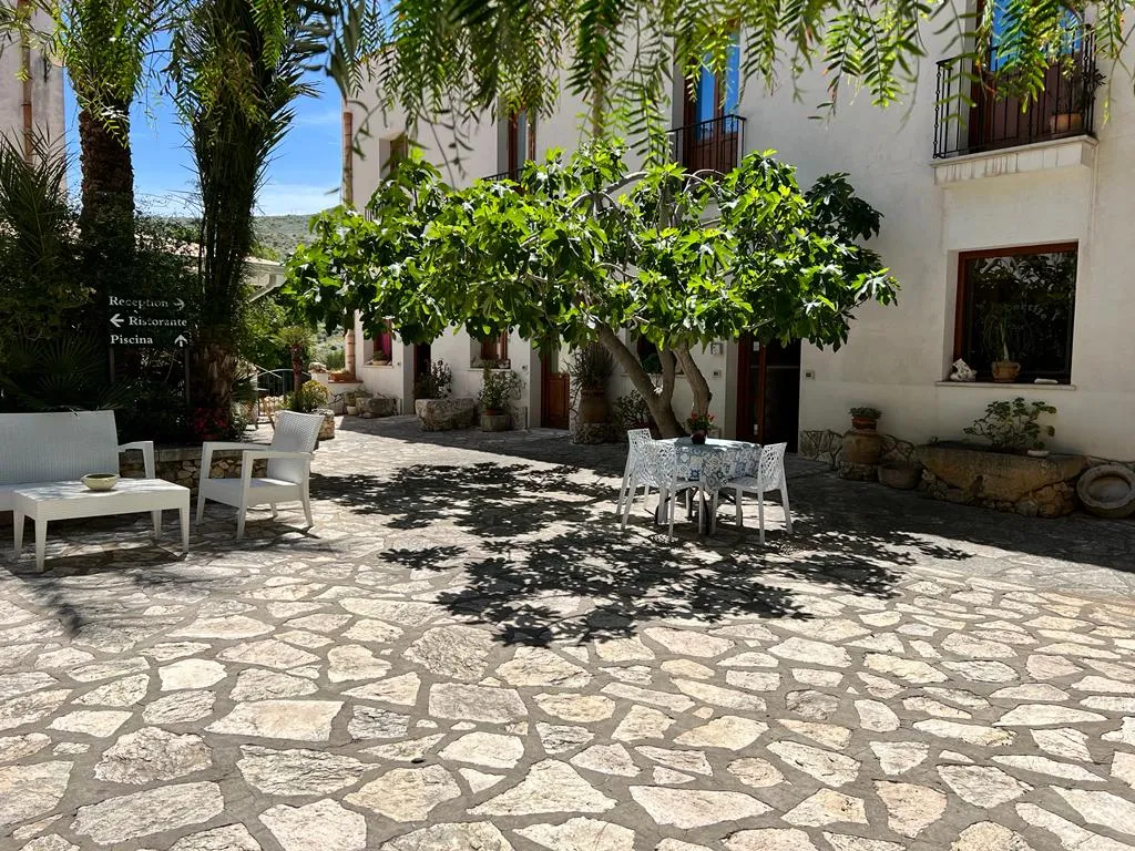 IL CORTILE | HOTEL & RESTAURANT_Custonaci_slider_image_1