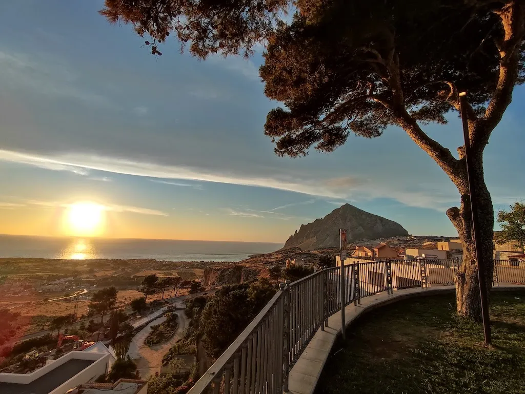 Florian Kemfelja_Belvedere Giardini Comunali_Custonaci_recensione