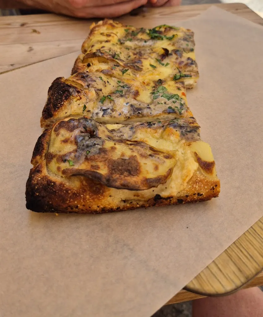 Daniel Hughes_IL PIZZICOTTO_Lecce_review