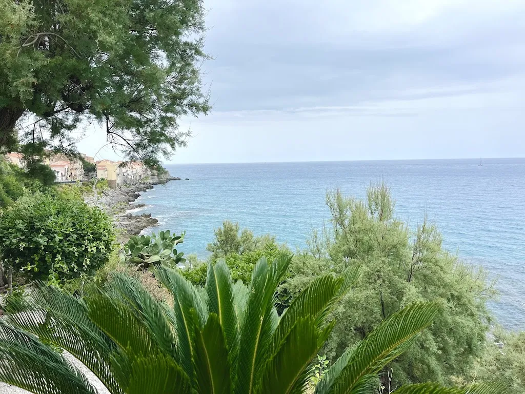 Myint Zu_Al Faro_Cefalù_review