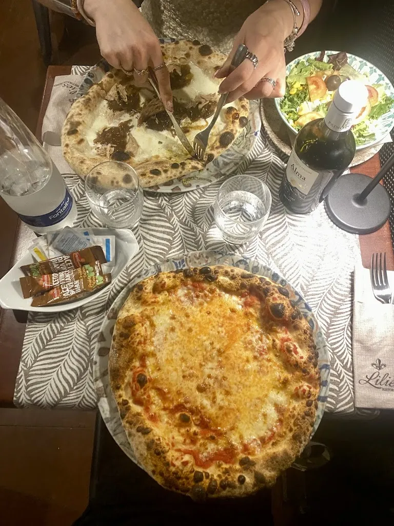 Leonie Wurst_Lilies_Cefalù_review