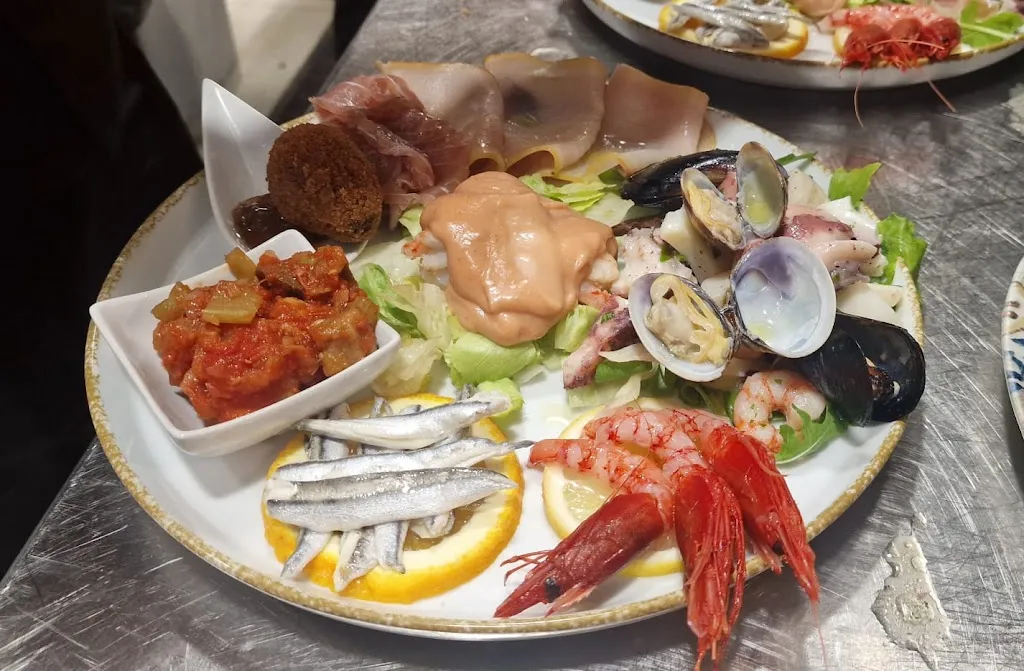 Lilies_Cefalù_slider_image_3