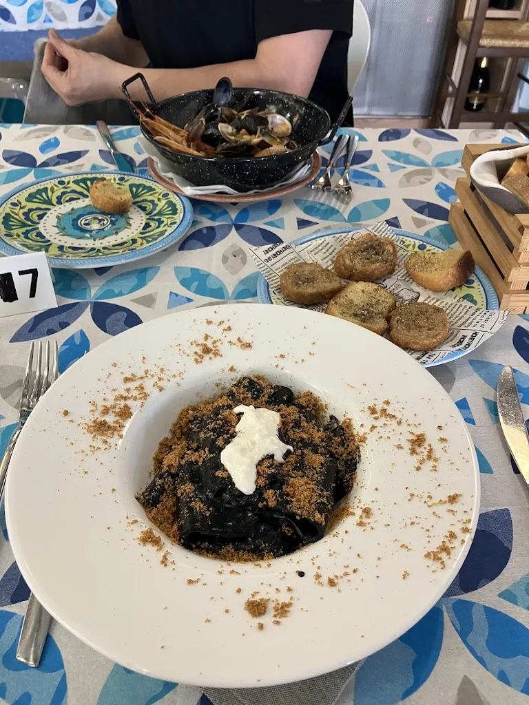 Stevka Gemaljevic_Sutt'a Ràvia_Cefalù_review