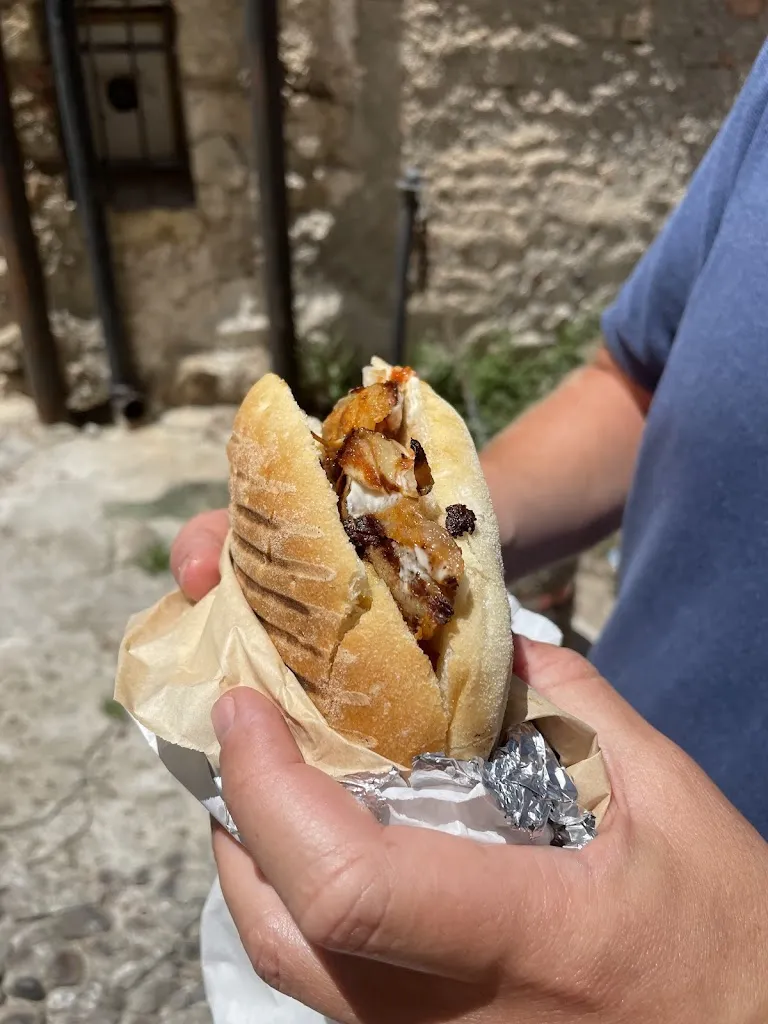 Ashleigh Potterill-Veltman_Sfizi nostrani_Cefalù_review