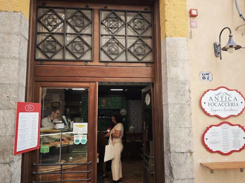 Antica Focacceria Sapori Siciliani restaurant in Cefalù