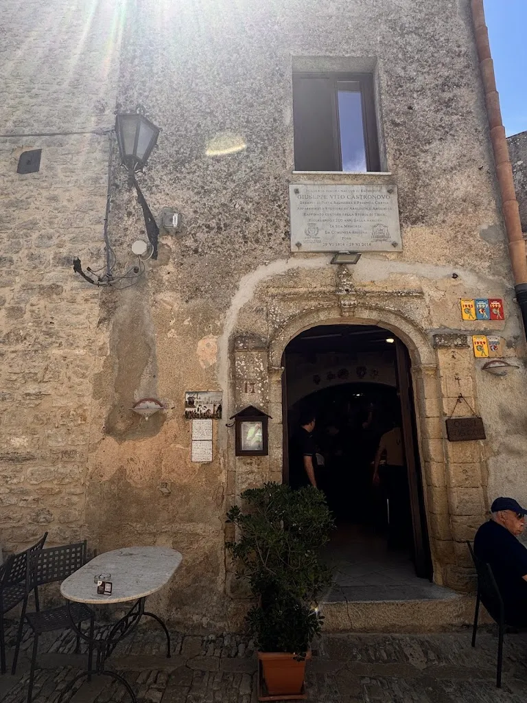 Carrosserie & Spritzwerk Bianco GmbH Piero Bianco_La Pentolaccia_Erice_review