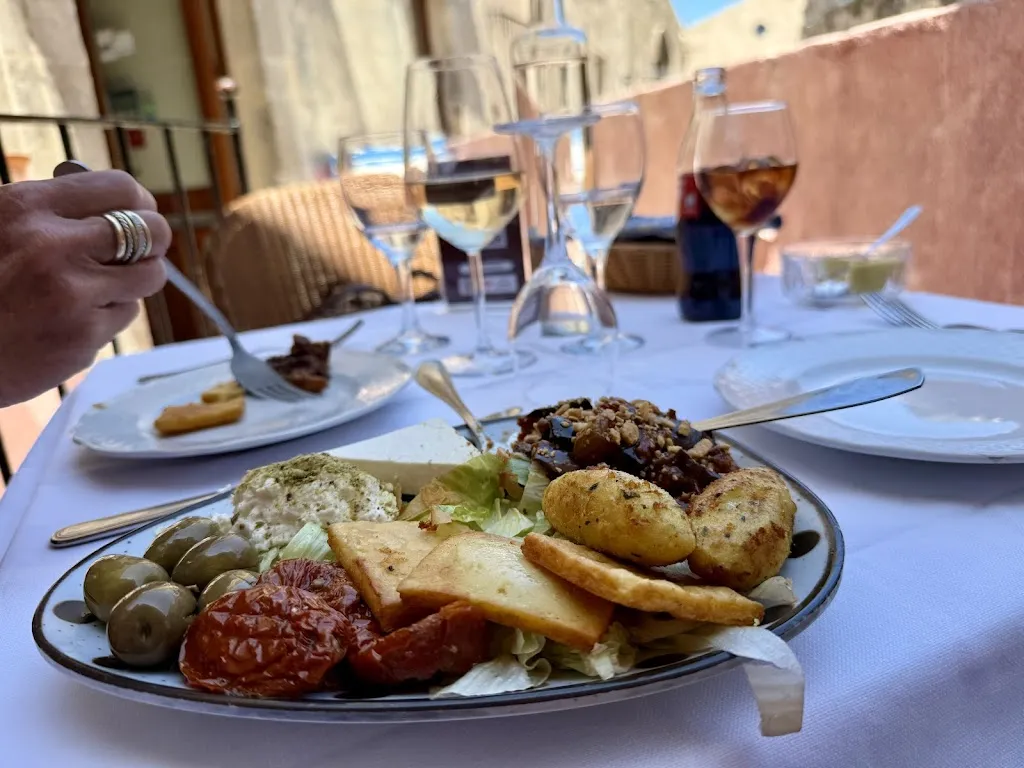 Kelsey Horan_La Pentolaccia_Erice_review