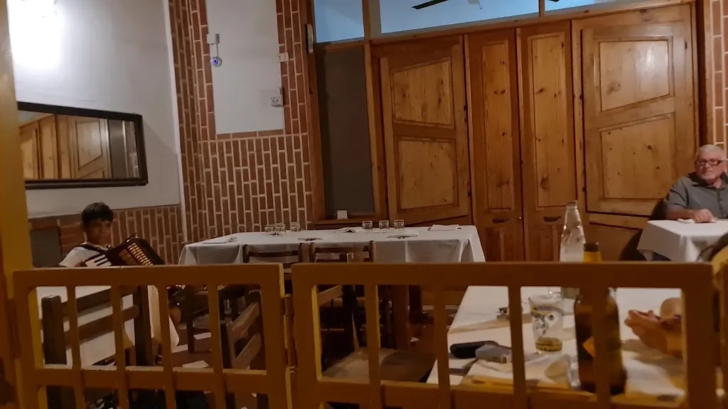 Hotel Trattoria 4 Stagioni restaurant in Falcone