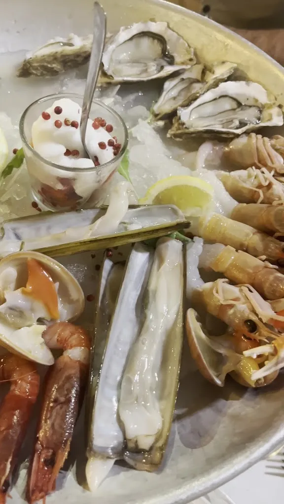 Ostrea Aperitif Fish_Favara_slider_image_2