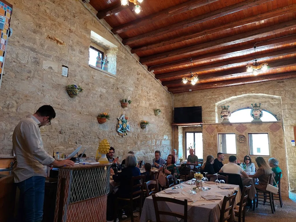 Morgan Leibfried_Borgo Nove_Comiso_review