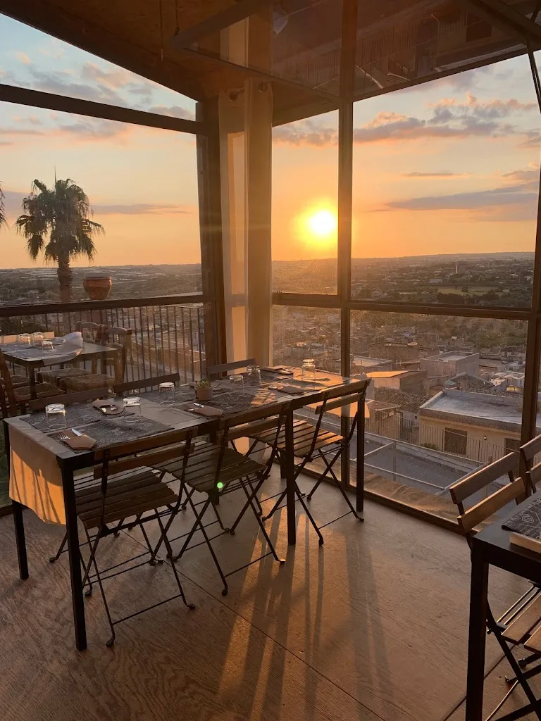 Déjà Vu la nuit au Belvedere restaurant in Comiso