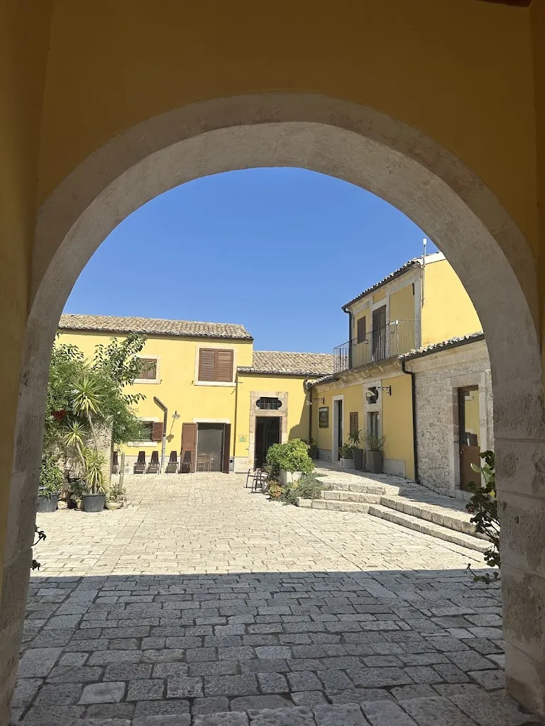 Gabrielle Bourdeaux_Agriturismo Tenuta Margitello_Comiso_review