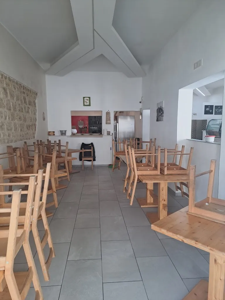 Pizzeria Maurizio restaurant in Donnalucata