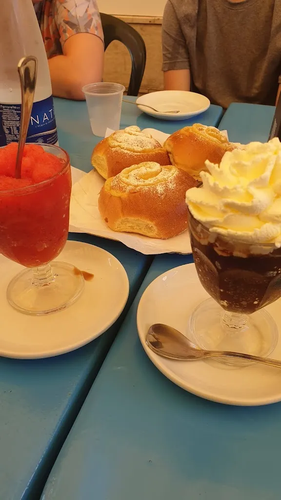 Matt Graves_Bar Riviera_Donnalucata_review