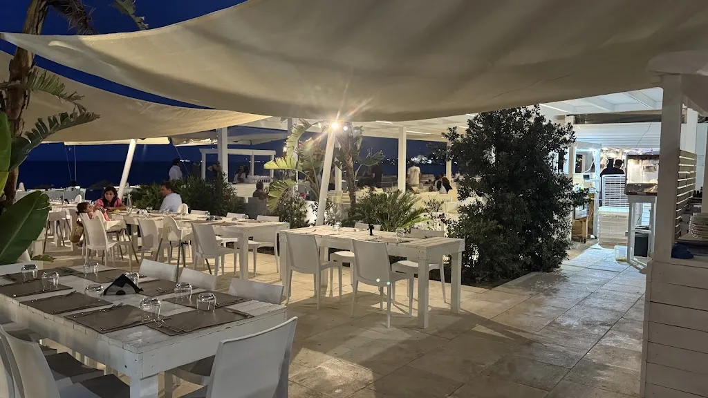 Blanco Beach Club restaurant in Faro Superiore
