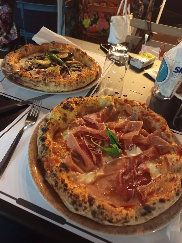 Maria De Domenico_Comparello Bello Sulla Spiaggia_Faro Superiore_review