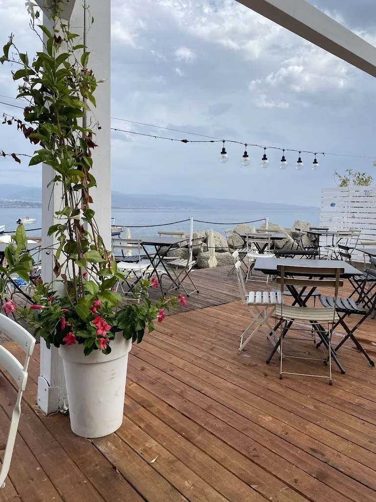 Comparello Bello Sulla Spiaggia restaurant in Faro Superiore