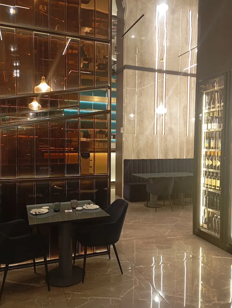 Mjng Zhao_Sushifa Messina Asian Restaurant_Faro Superiore_review