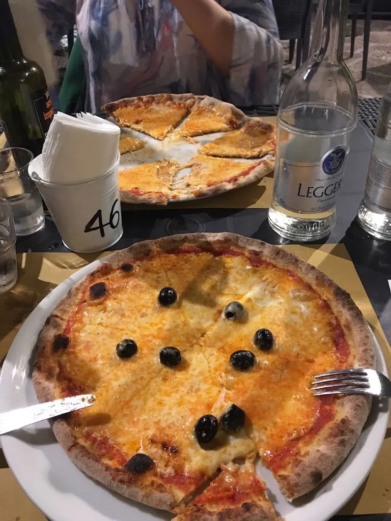 Bella W_Luci in the cave_Gravina in Puglia_review