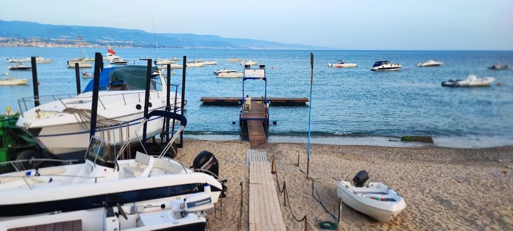 Antonio Magazzú_Sulla Rotta Di Ulisse - Rimessaggio Barche- campo boe_Faro Superiore_review