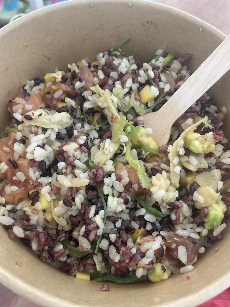 Pasquale Mandracchia_Makai poke_Faro Superiore_reseña