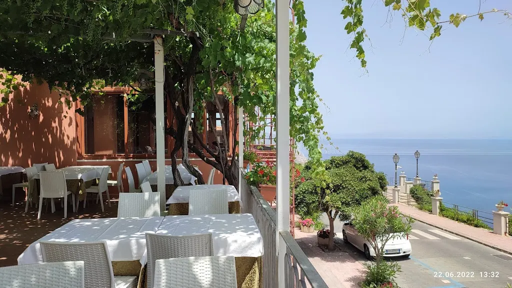 Qwerty Official_Villa Souvenir_Forza d'Agrò_review