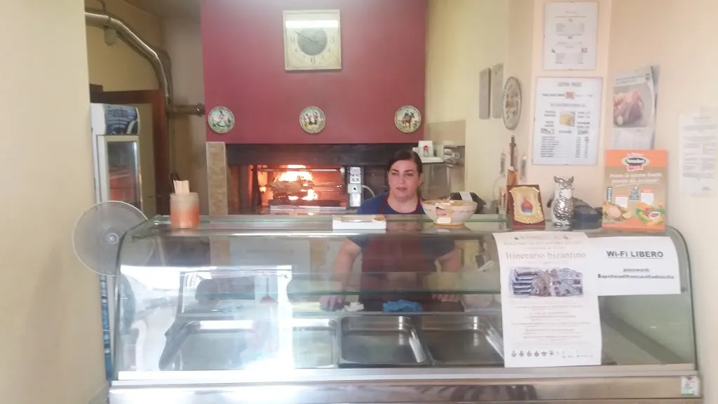 A Pollaia di Tornatore Gaetano_Francavilla di Sicilia_slider_image_2