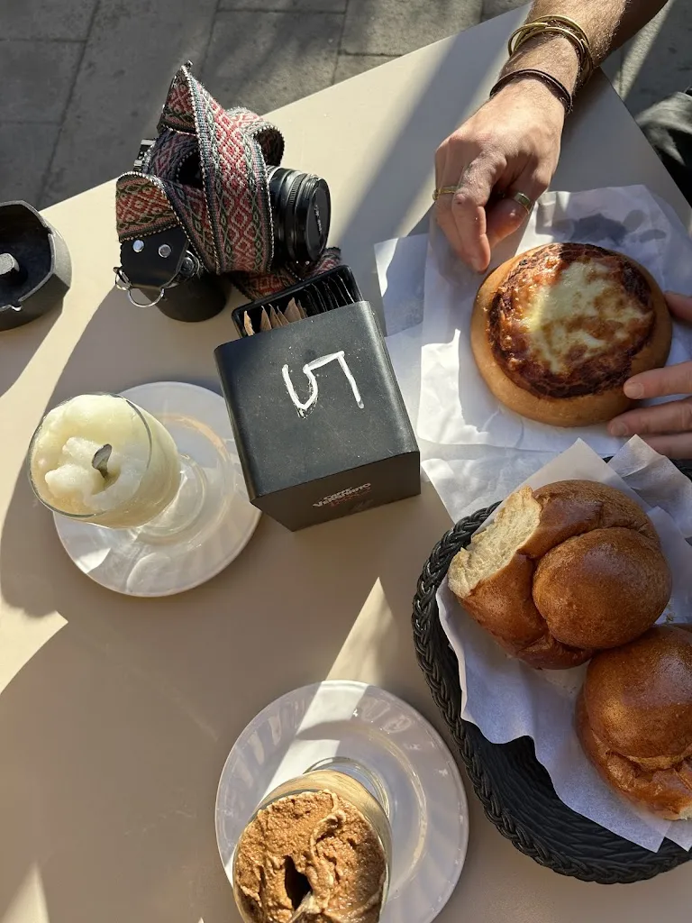 Katharina Kuhl_Castello_Fiumefreddo Sicilia_review